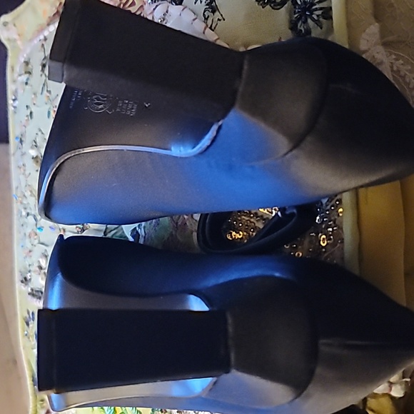 David Aaron Vintage Like New Collection Blk Square Toe Velcro Ankle Strap Pump - Picture 6 of 6